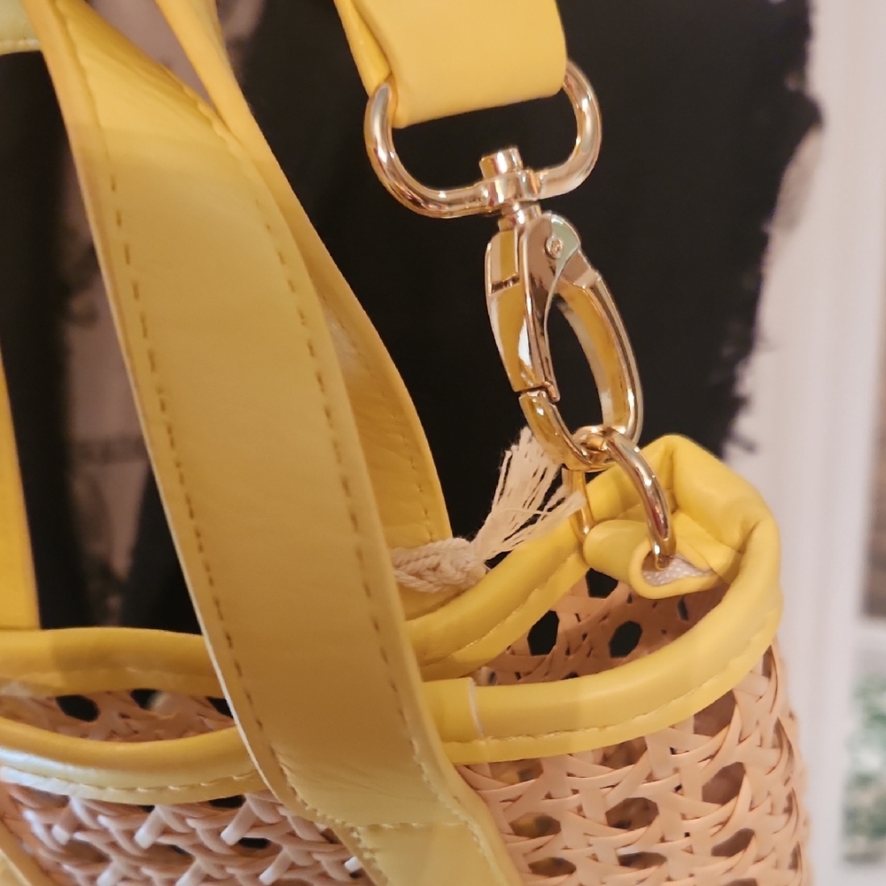 Universal Thread Yellow and Tan Woven Tote - Picture 7 of 16